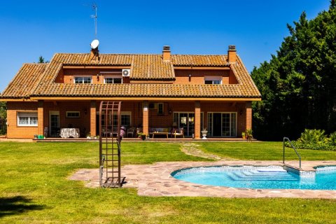 Villa zur Miete in Ciudalcampo, Madrid, Spanien 5 Schlafzimmer, 575 m2 Nr. 62346 - Foto 4