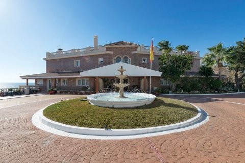 Villa zum Verkauf in Malaga, Spanien 6 Schlafzimmer, 2.15 m2 Nr. 3651 - Foto 2