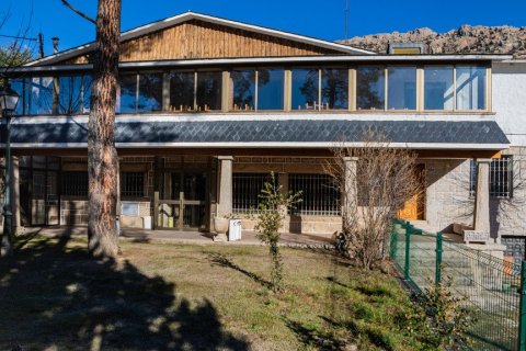 Villa zum Verkauf in Manzanares el Real, Madrid, Spanien 11 Schlafzimmer, 968 m2 Nr. 62044 - Foto 1