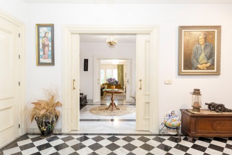 Villa zum Verkauf in Malaga, Spanien 11 Schlafzimmer, 1.03 m2 Nr. 3657 - Foto 9