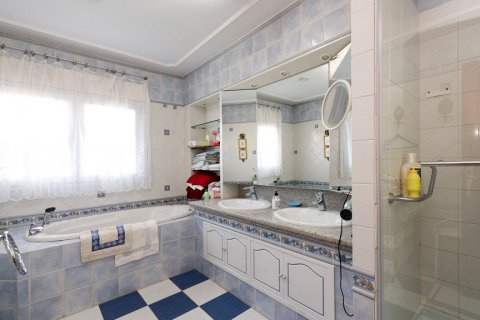Villa zum Verkauf in Malaga, Spanien 6 Schlafzimmer, 2.15 m2 Nr. 3651 - Foto 21
