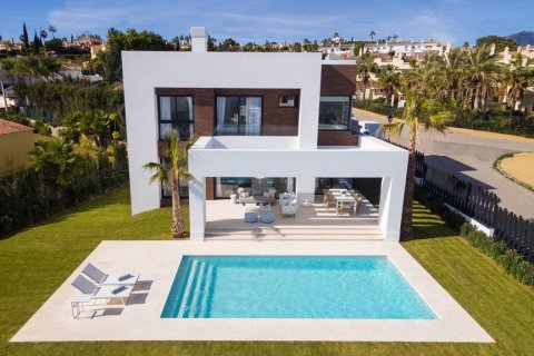 Villa zum Verkauf in Malaga, Spanien 4 Schlafzimmer, 540 m2 Nr. 62428 - Foto 3
