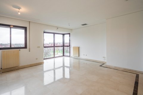 Wohnung zur Miete in Madrid, Spanien 3 Schlafzimmer, 180 m2 Nr. 61695 - Foto 13