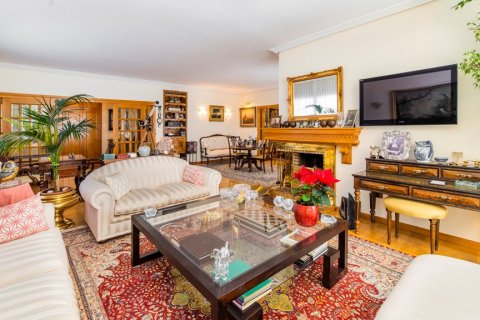 Villa zum Verkauf in Alcobendas, Madrid, Spanien 5 Schlafzimmer, 643 m2 Nr. 3803 - Foto 2