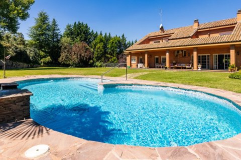 Villa zur Miete in Ciudalcampo, Madrid, Spanien 5 Schlafzimmer, 575 m2 Nr. 62346 - Foto 2