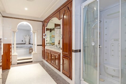 Villa zum Verkauf in Malaga, Spanien 5 Schlafzimmer, 629 m2 Nr. 3652 - Foto 28
