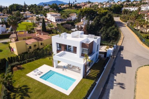 Villa zum Verkauf in Malaga, Spanien 4 Schlafzimmer, 540 m2 Nr. 62428 - Foto 2