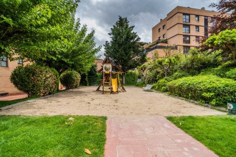 Wohnung zur Miete in Madrid, Spanien 3 Schlafzimmer, 180 m2 Nr. 61695 - Foto 11