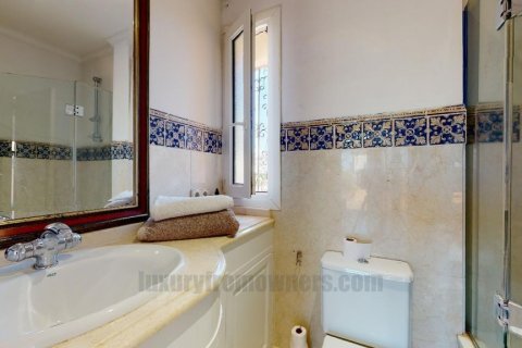 Villa zum Verkauf in Marbella, Malaga, Spanien 4 Schlafzimmer, 328.86 m2 Nr. 62353 - Foto 13