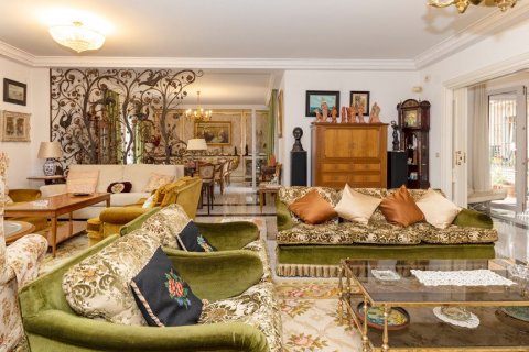 Villa zum Verkauf in Malaga, Spanien 11 Schlafzimmer, 1.03 m2 Nr. 3657 - Foto 18