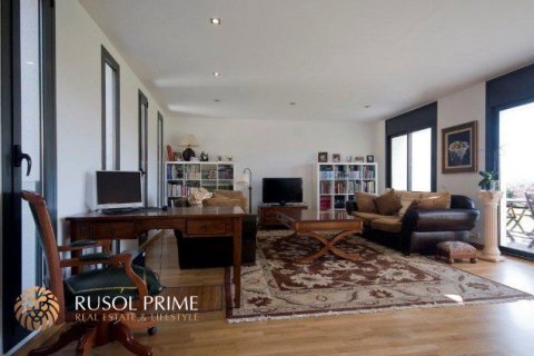 Villa en venta en Caldes d'Estrac, Barcelona, España 4 dormitorios, 350 m2 No. 8754 - foto 3