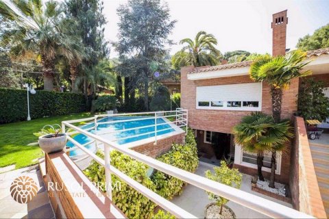 Villa en venta en Cabrils, Barcelona, España 4 dormitorios, 400 m2 No. 8796 - foto 1