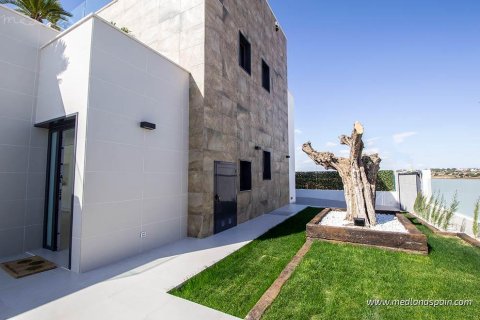 Villa en venta en Campoamor, Alicante, España 4 dormitorios, 197 m2 No. 9720 - foto 5