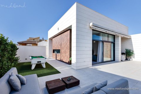 Villa en venta en Pilar de la Horadada, Alicante, España 3 dormitorios, 118 m2 No. 9467 - foto 15