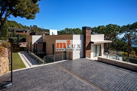Villa en venta en Sant Feliu de Guíxols, Gerona, España 5 dormitorios, 575 m2 No. 16797 - foto 2