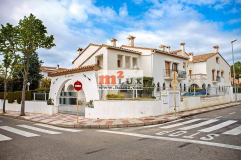Casa adosada en venta en Platja D'aro, Gerona, España 4 dormitorios, 129 m2 No. 16682 - foto 1