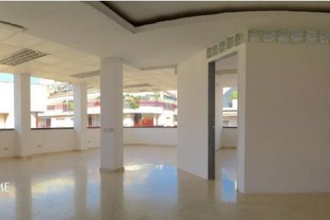 Propiedad comercial en venta en Barcelona, España 1256 m2 No. 11961 - foto 1