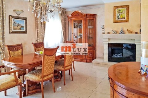Villa en venta en Lloret de Mar, Gerona, España 3 dormitorios, 224 m2 No. 16688 - foto 7