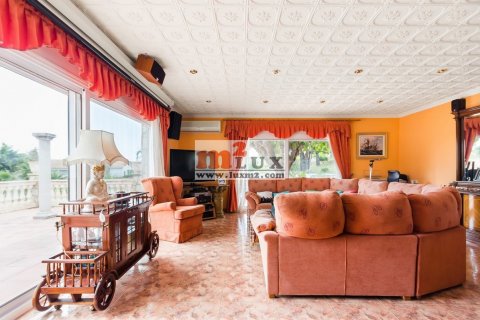 Villa en venta en Lloret de Mar, Gerona, España 3 dormitorios, 346 m2 No. 16700 - foto 17