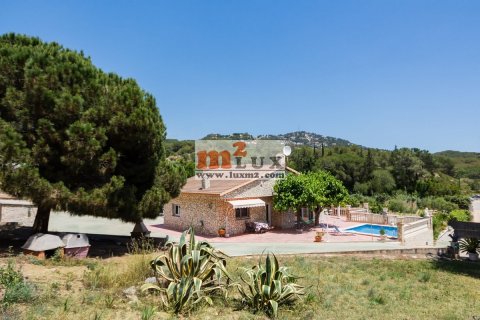 Villa en venta en Lloret de Mar, Gerona, España 3 dormitorios, 346 m2 No. 16700 - foto 2