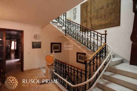 Casa adosada en venta en Ciutadella De Menorca, Menorca, España 3 dormitorios, 425 m2 No. 11079 - foto 4