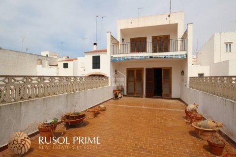 Casa adosada en venta en Ciutadella De Menorca, Menorca, España 3 dormitorios, 425 m2 No. 11079 - foto 1