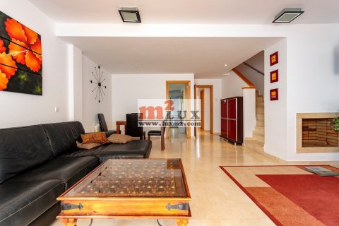 Casa adosada en venta en Lloret de Mar, Gerona, España 4 dormitorios, 264 m2 No. 16699 - foto 15