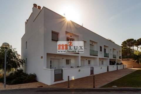 Casa adosada en venta en Lloret de Mar, Gerona, España 4 dormitorios, 230 m2 No. 16704 - foto 1