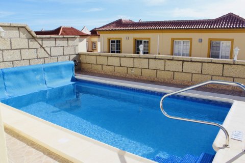 Villa en venta en Adeje, Tenerife, España 5 dormitorios, 300 m2 No. 18377 - foto 1