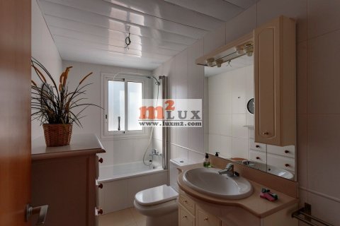 Casa adosada en venta en Lloret de Mar, Gerona, España 4 dormitorios, 230 m2 No. 16704 - foto 30