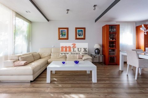 Casa adosada en venta en Lloret de Mar, Gerona, España 4 dormitorios, 230 m2 No. 16704 - foto 16