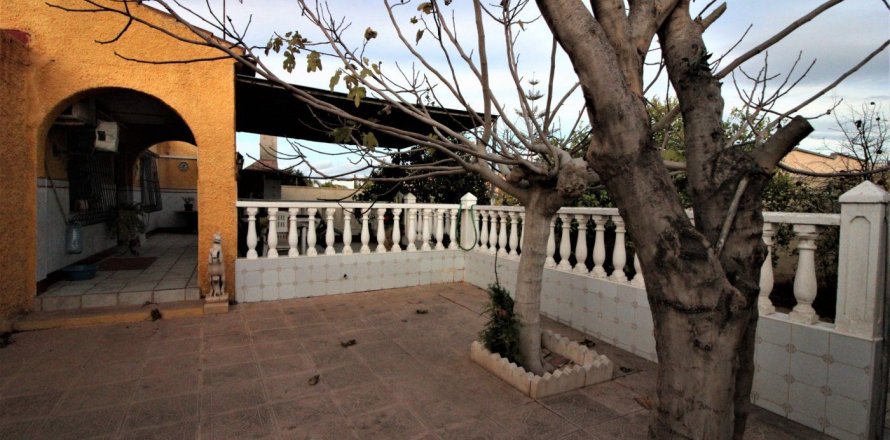 Villa en Torrevieja, Alicante, España 2 dormitorios, 105 m2 No. 14029