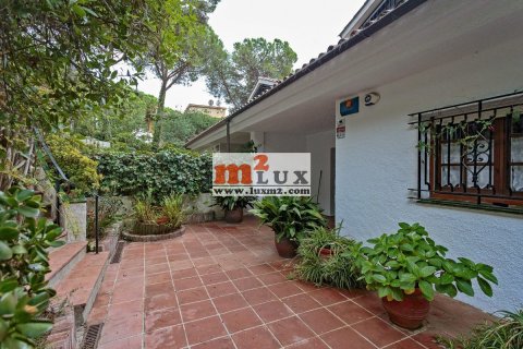 Villa en venta en Lloret de Mar, Gerona, España 8 dormitorios, 630 m2 No. 16693 - foto 3