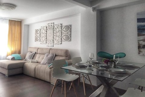 Apartamento en venta en Alicante, España 2 dormitorios, 138 m2 No. 16160 - foto 1