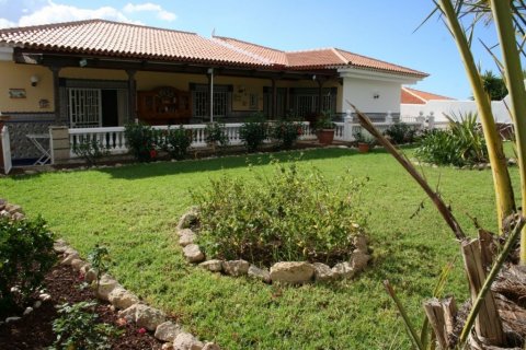 Villa en venta en La Florida, Alicante, España 3 dormitorios, 270 m2 No. 18346 - foto 1
