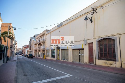 Propiedad comercial en venta en Sant Feliu de Guíxols, Gerona, España 1500 m2 No. 16851 - foto 1