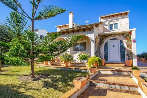 Villa en venta en El Toro, Mallorca, España 4 dormitorios, 200 m2 No. 18483 - foto 1