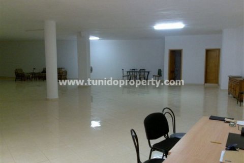 Propiedad comercial en venta en Los Cristianos, Tenerife, España 800 m2 No. 24324 - foto 1