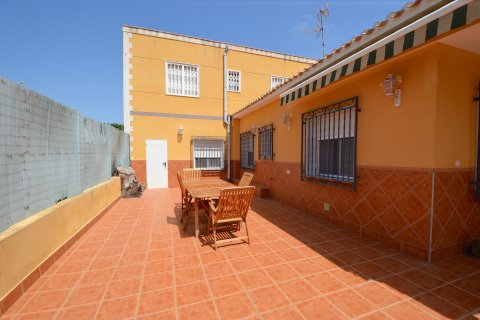 Villa en venta en Campoamor, Alicante, España 5 dormitorios, 159 m2 No. 19341 - foto 2