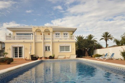 Villa en venta en Cabo Roig, Alicante, España 4 dormitorios, 232 m2 No. 19179 - foto 1