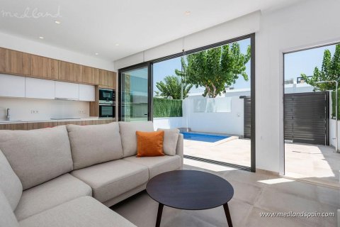 Villa en venta en Pilar de la Horadada, Alicante, España 2 dormitorios, 74 m2 No. 9089 - foto 5