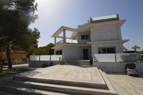 Villa en venta en Campoamor, Alicante, España 7 dormitorios, 770 m2 No. 19185 - foto 1