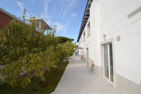 Villa en venta en Cabo Roig, Alicante, España 9 dormitorios, 470 m2 No. 19351 - foto 6