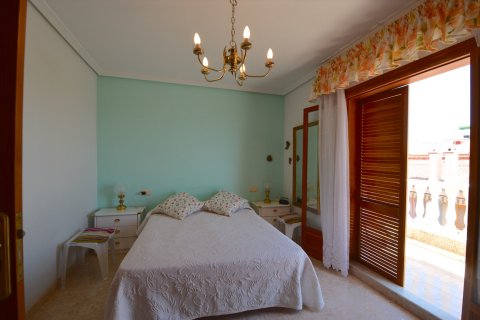 Casa adosada en venta en Torre de la Horadada, Alicante, España 4 dormitorios, 111 m2 No. 19334 - foto 8