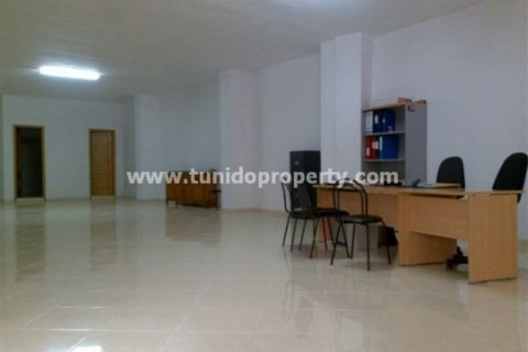 Propiedad comercial en venta en Los Cristianos, Tenerife, España 800 m2 No. 24324 - foto 8