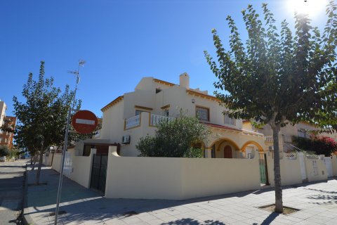 Casa adosada en venta en Torre de la Horadada, Alicante, España 2 dormitorios, 91 m2 No. 19280 - foto 1