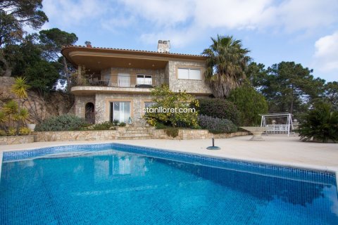 Villa en venta en Lloret de Mar, Gerona, España 4 dormitorios, 309 m2 No. 21183 - foto 1
