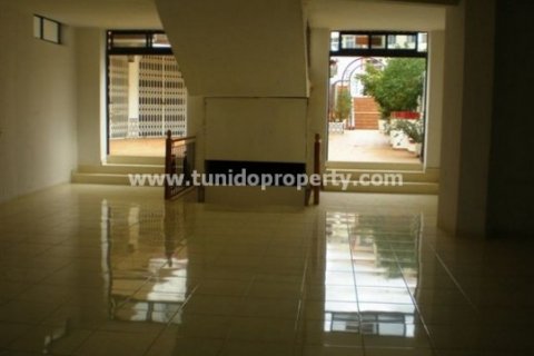 Propiedad comercial en venta en Los Cristianos, Tenerife, España 800 m2 No. 24324 - foto 3