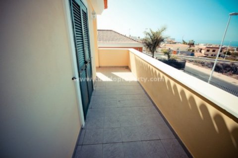 Villa en venta en Callao Salvaje, Tenerife, España 4 dormitorios, 170 m2 No. 24278 - foto 4