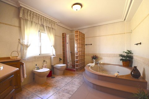 Villa en venta en Pilar de la Horadada, Alicante, España 4 dormitorios, 357 m2 No. 19332 - foto 10